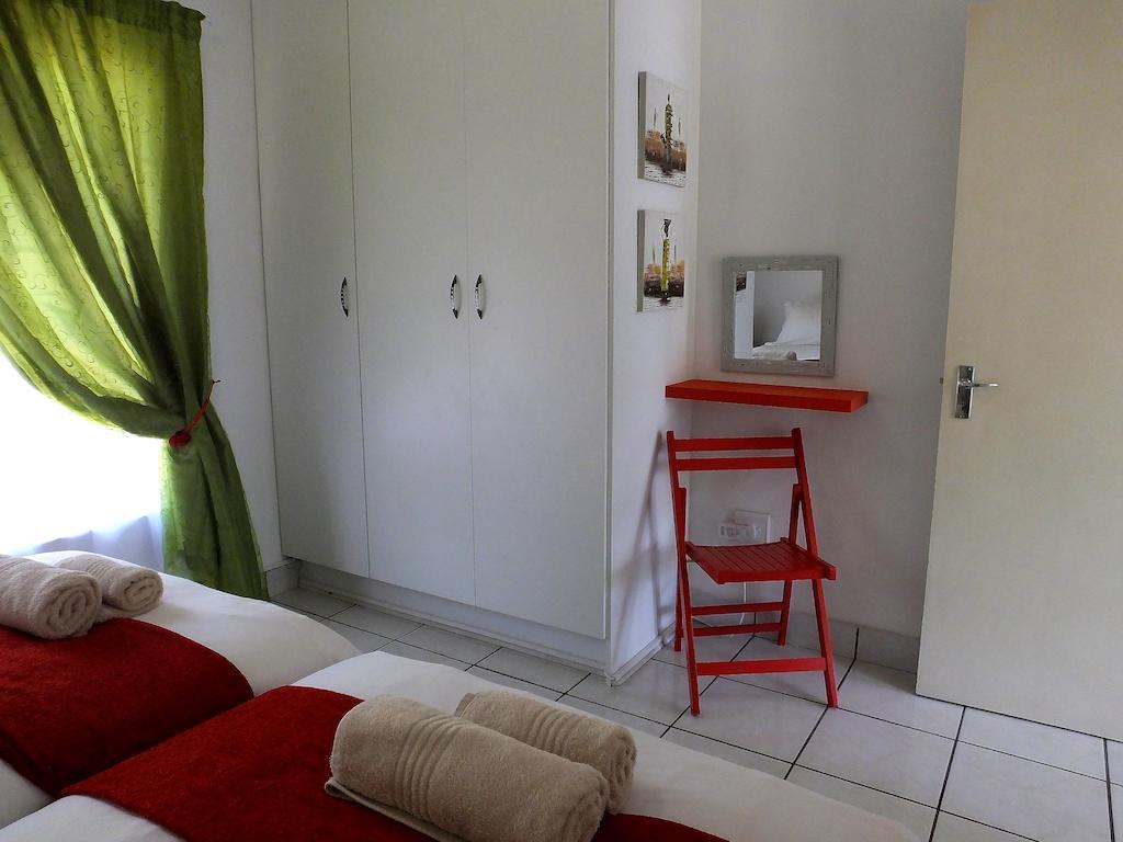 Sunshine Self Catering Apartamento Mbombela Quarto foto