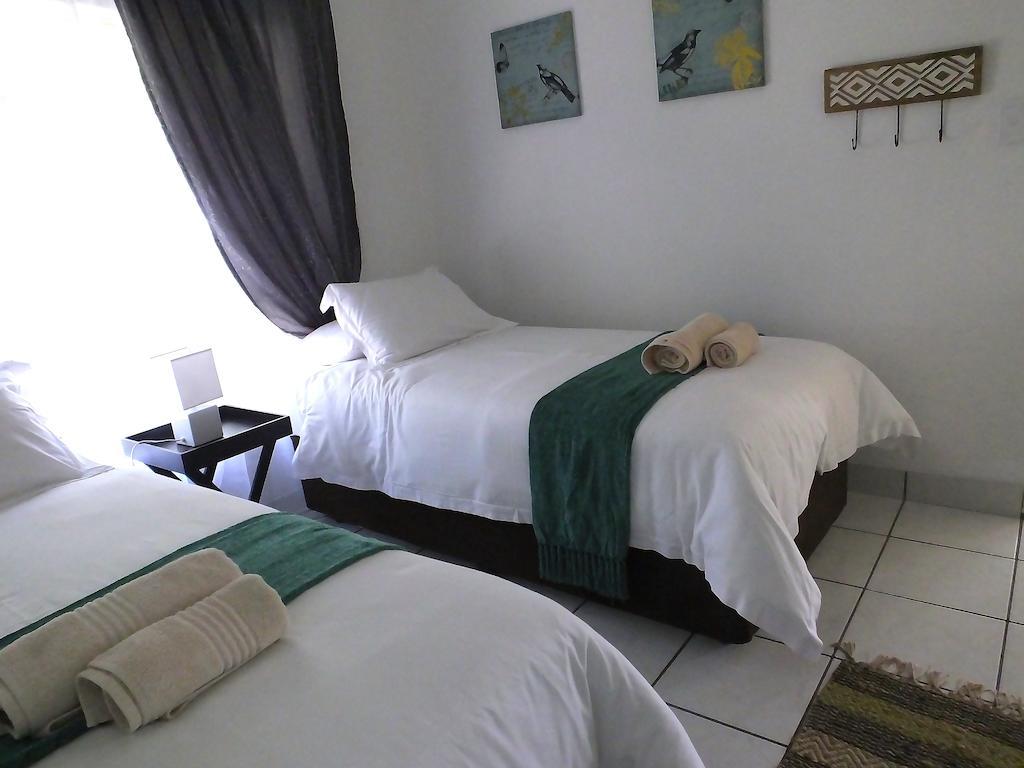 Sunshine Self Catering Apartamento Mbombela Quarto foto