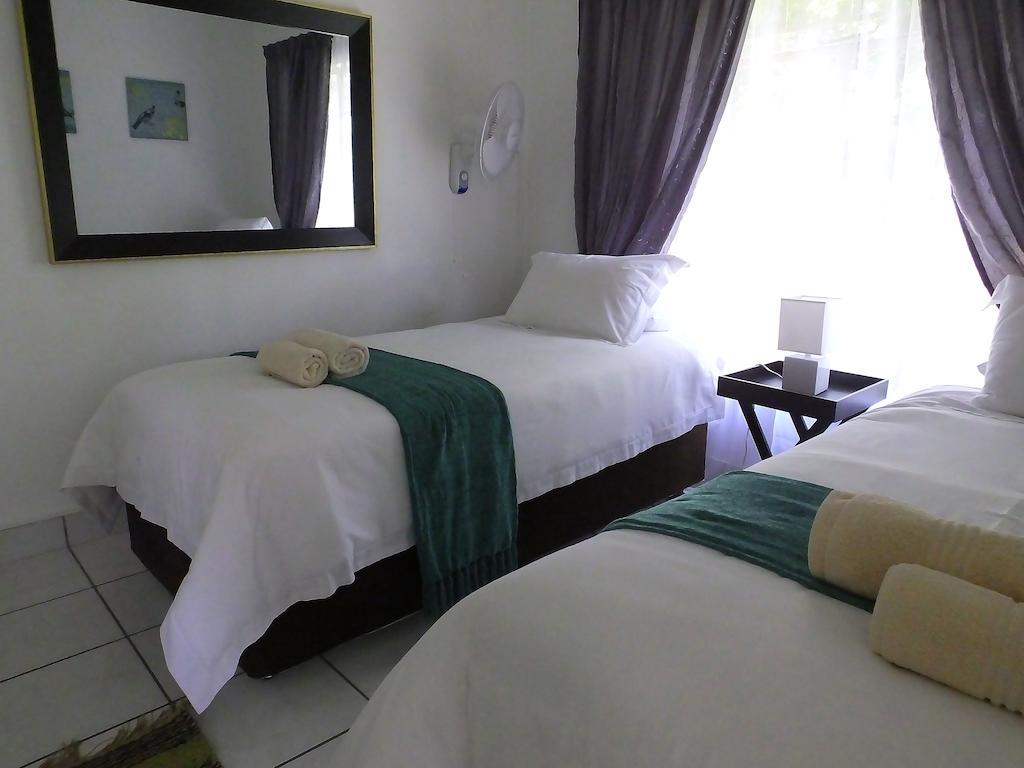 Sunshine Self Catering Apartamento Mbombela Quarto foto