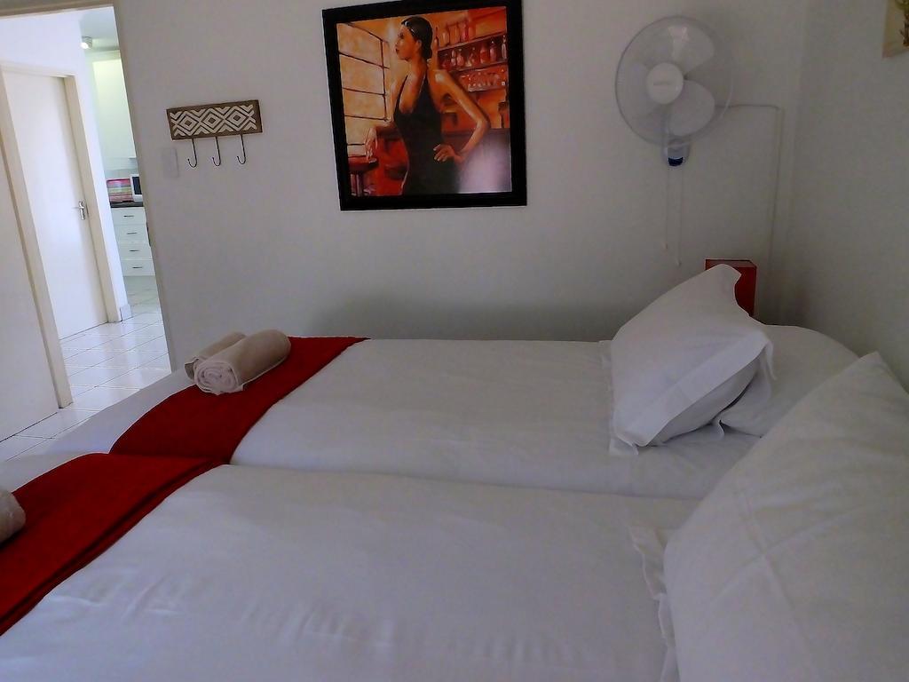 Sunshine Self Catering Apartamento Mbombela Quarto foto